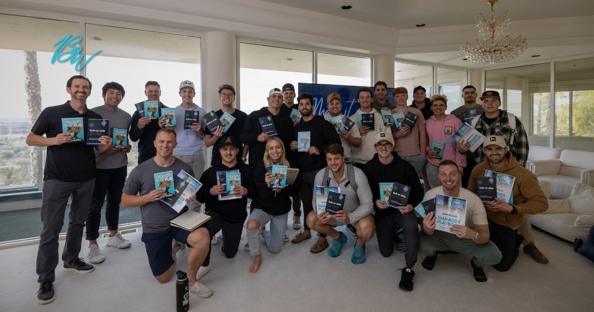A group picture of Ben Ward and his attendees for the Sales Leadership Mastermind_The System™️